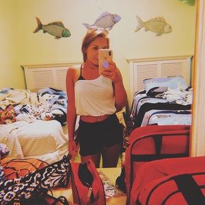 Meet your Posher, Katelyn